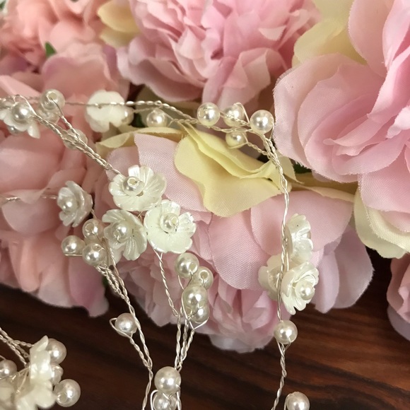 Delicate White Flower and Pearl Vine Headdress - Picture 15 of 15